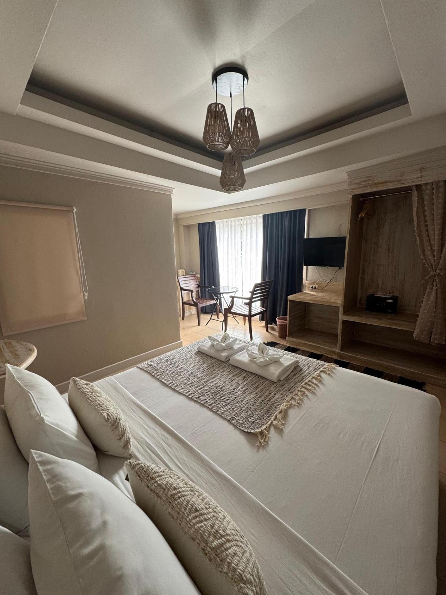 The Taksim Patong Beach Hotel Exterior foto