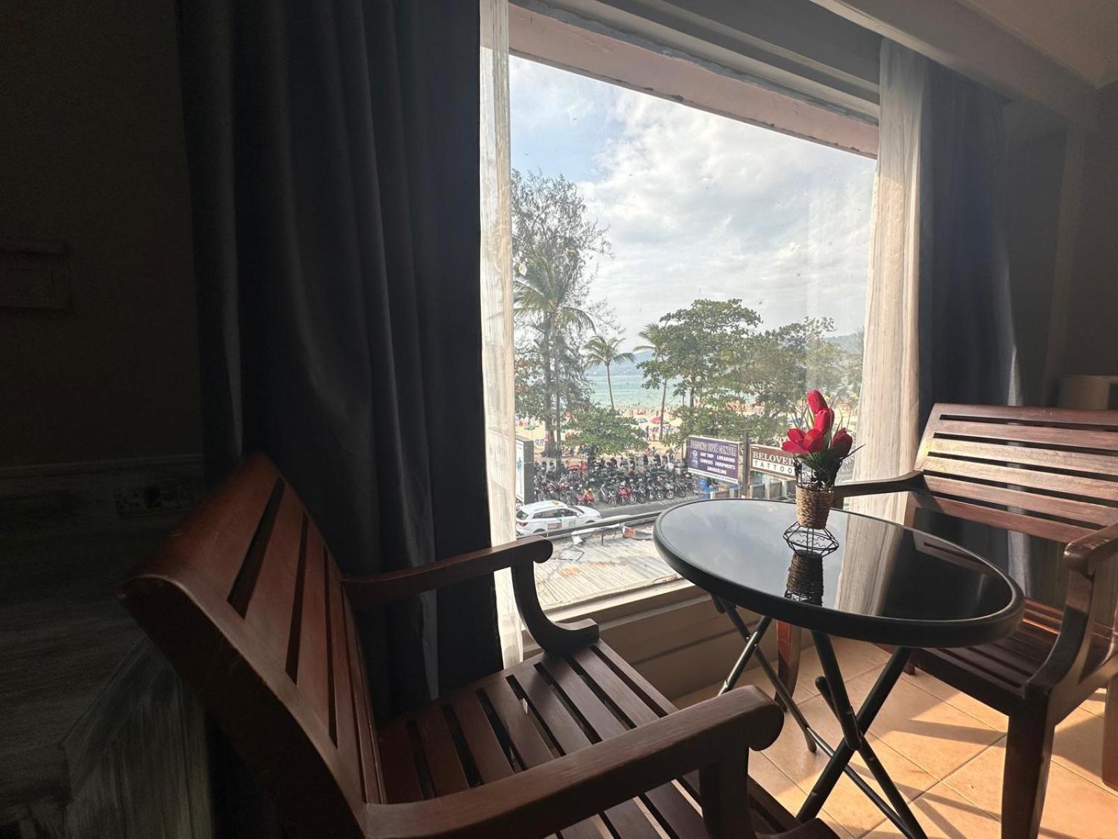 The Taksim Patong Beach Hotel Exterior foto