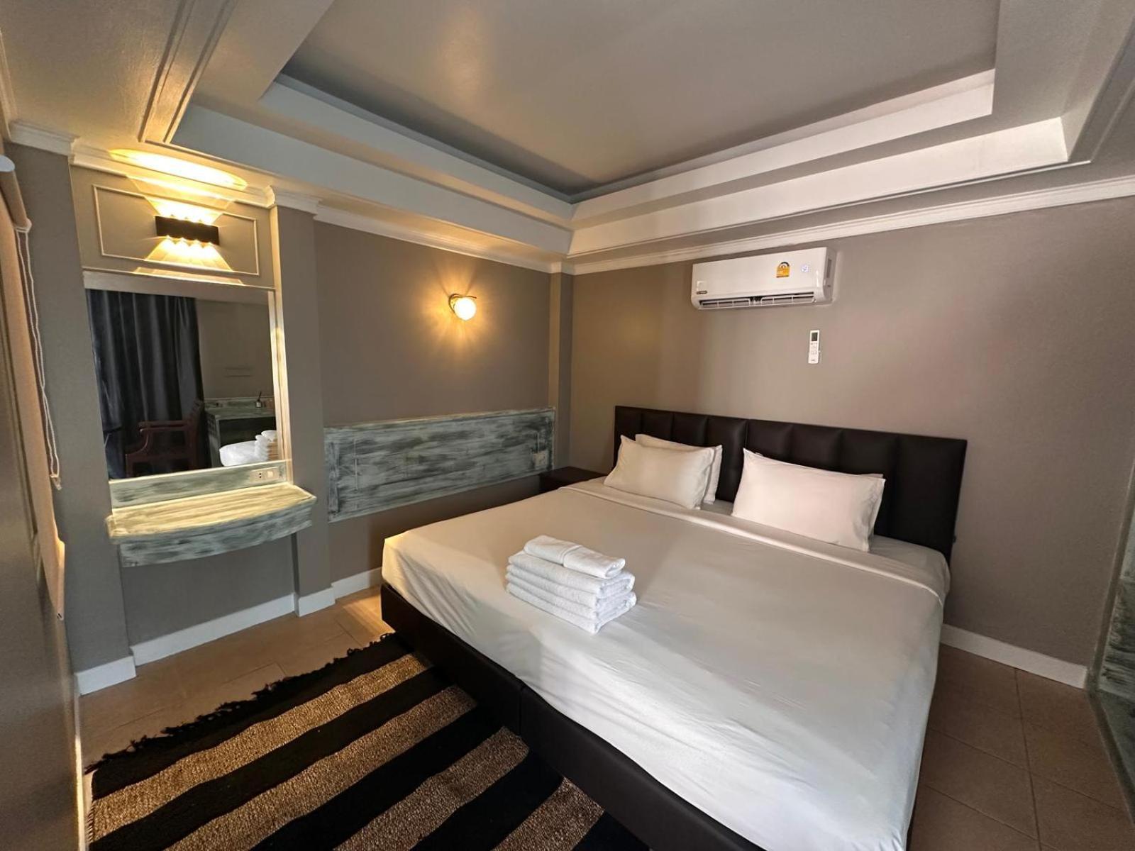The Taksim Patong Beach Hotel Exterior foto